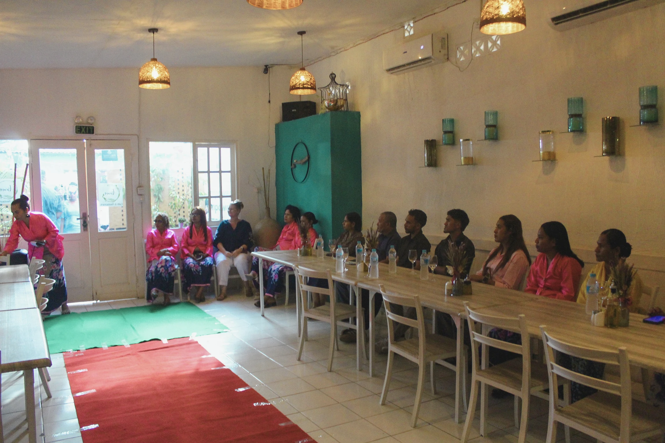 A wide view of a socialisation session held with students at 05 de Maio School.