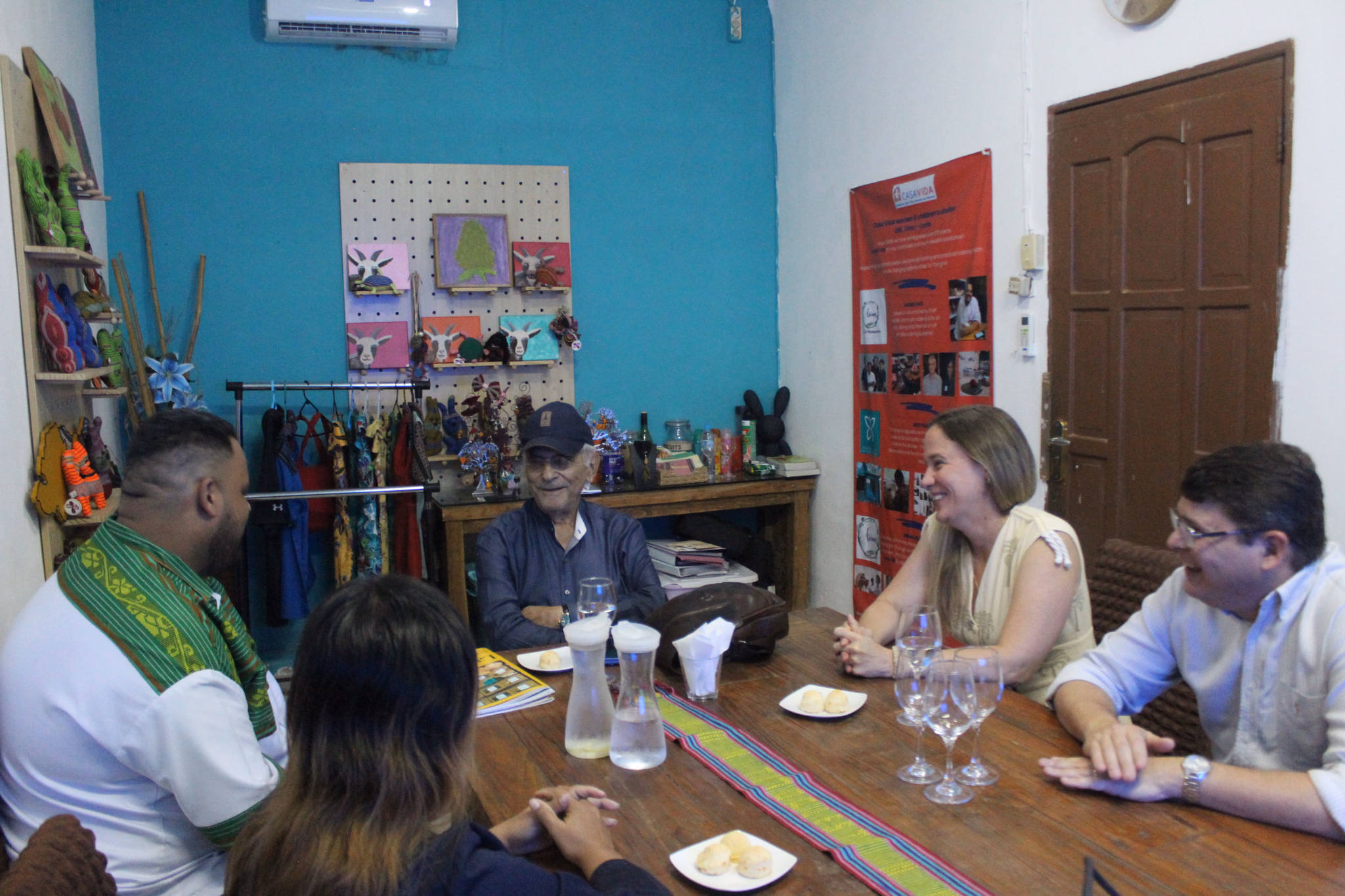 President José Ramos-Horta in conversation with the Casa Vida team during the visit.