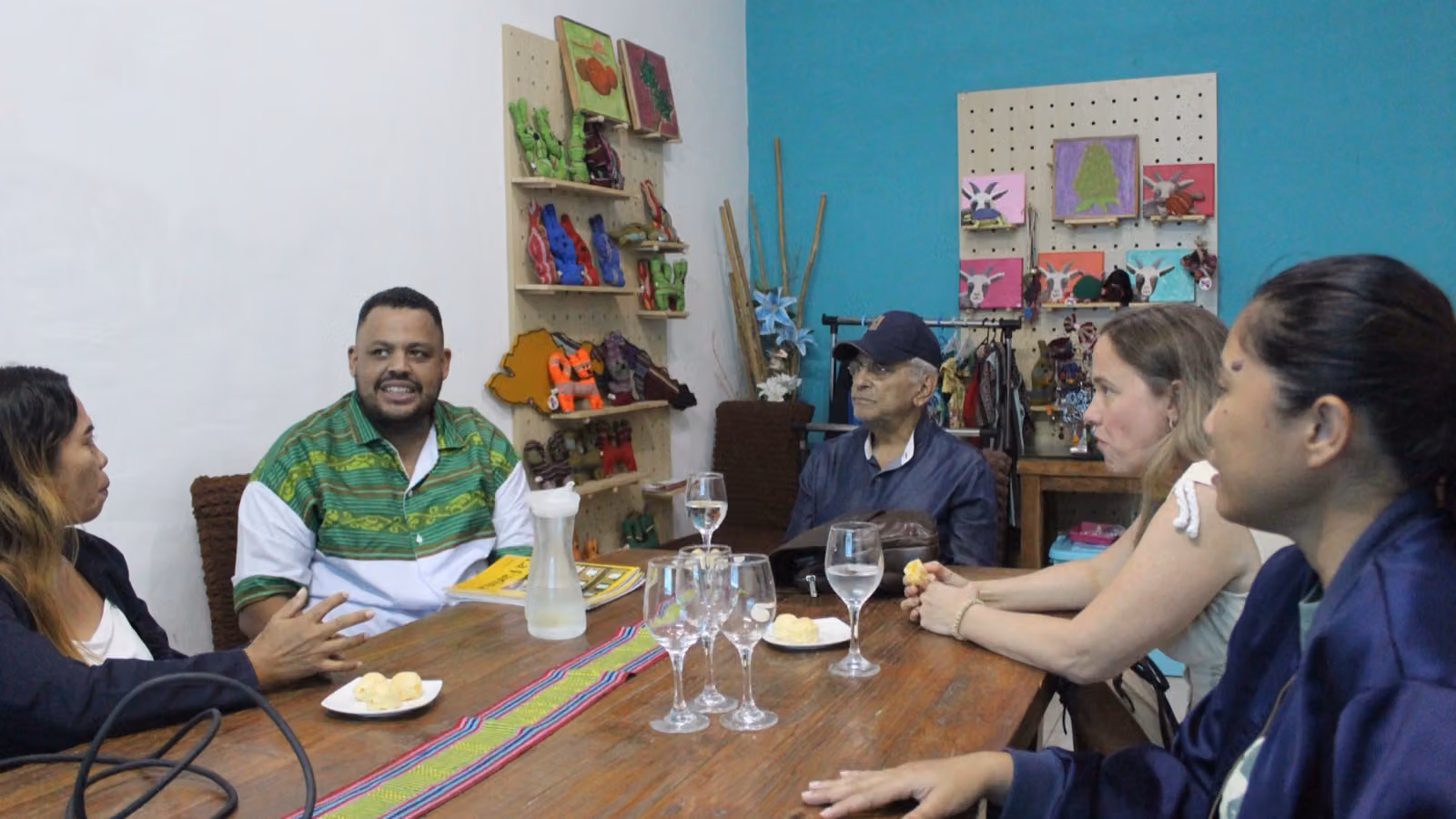 The President visits the Casa Vida social enterprise and gallery space.